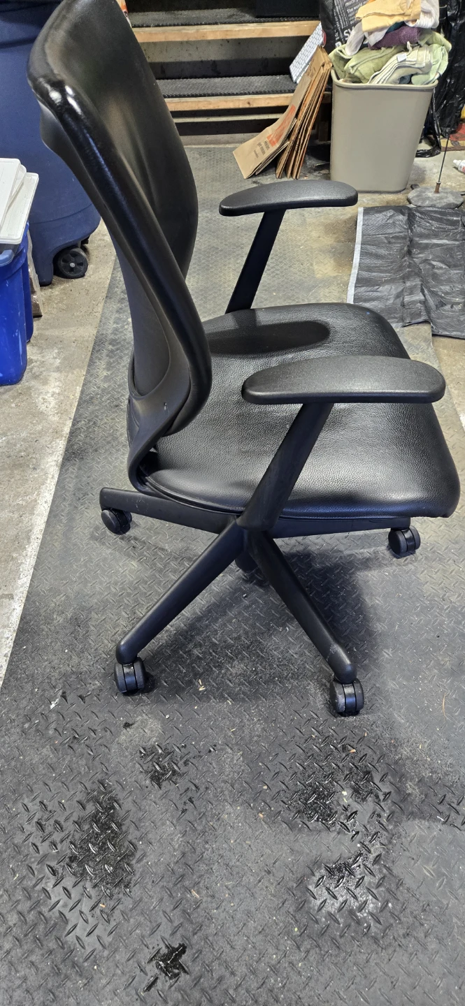 Black Office Chair - photo 3
