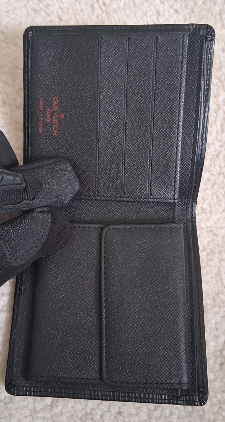 Louis Vuitton Authentic Epi Leather Bi-fold Wallet