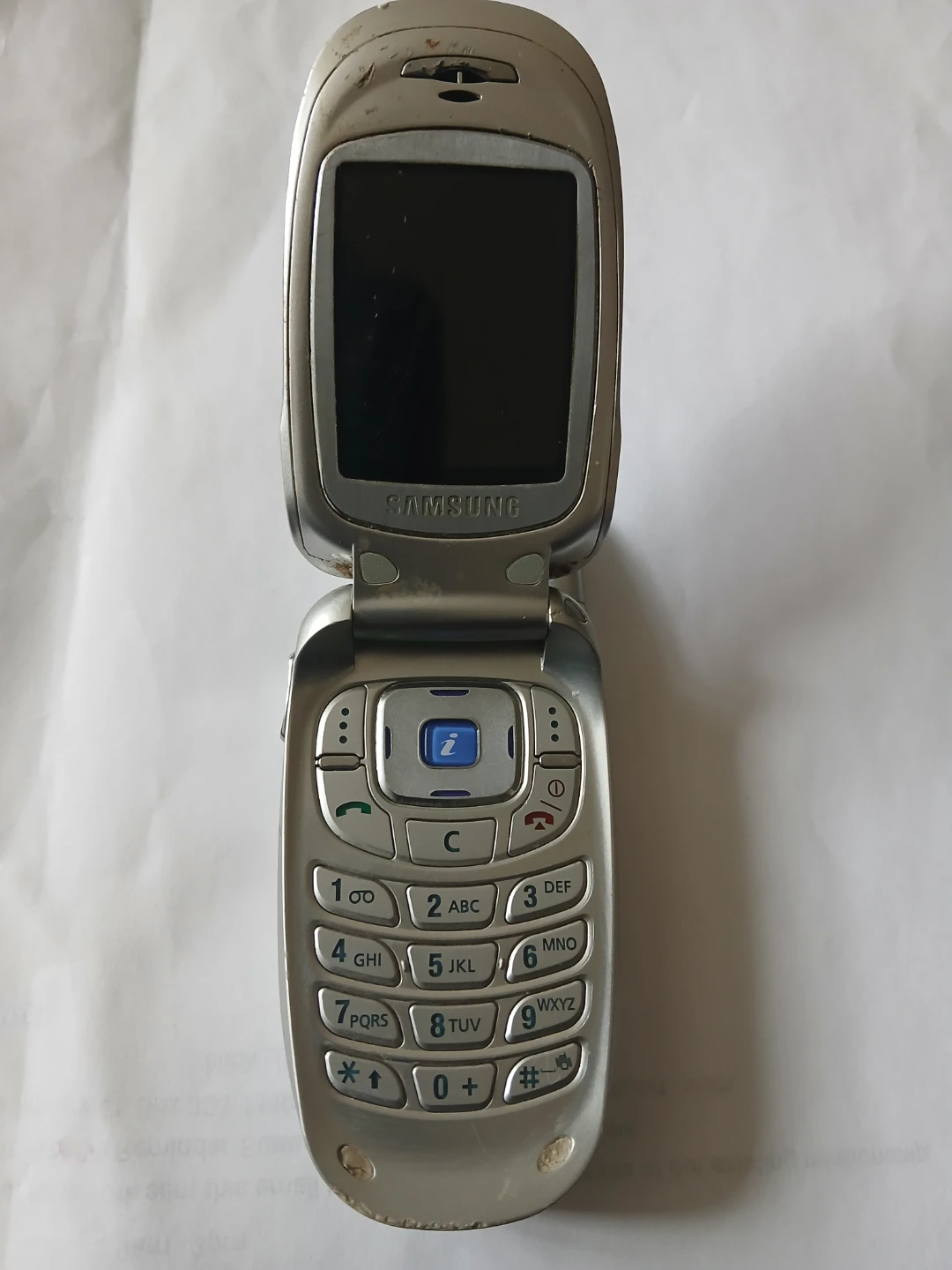 Samsung SGH-C230 Flip Phone - photo 2