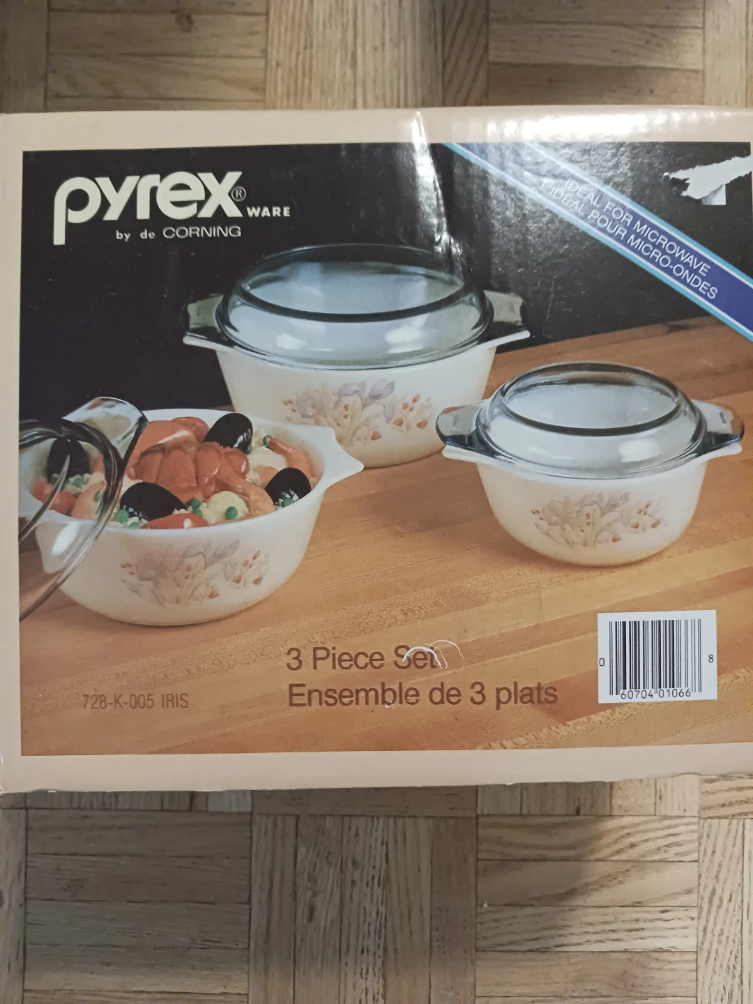 Pyrex 3 Piece Glass Bowl Set with Lids