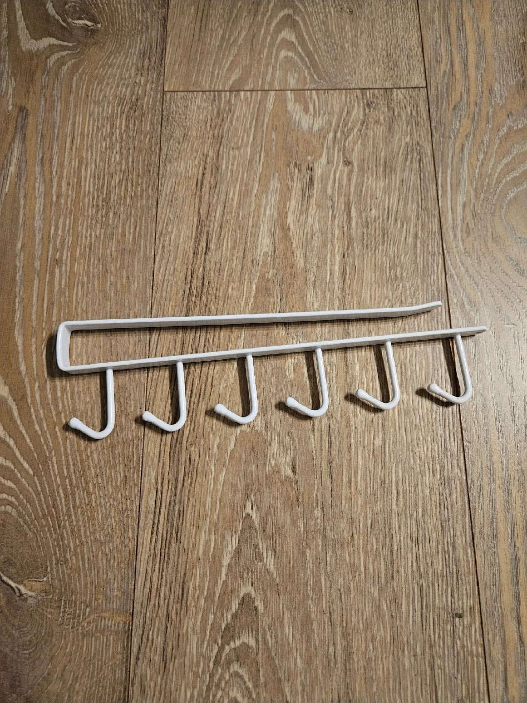 ⚽️ White metal over-the-door 6-hook organizer