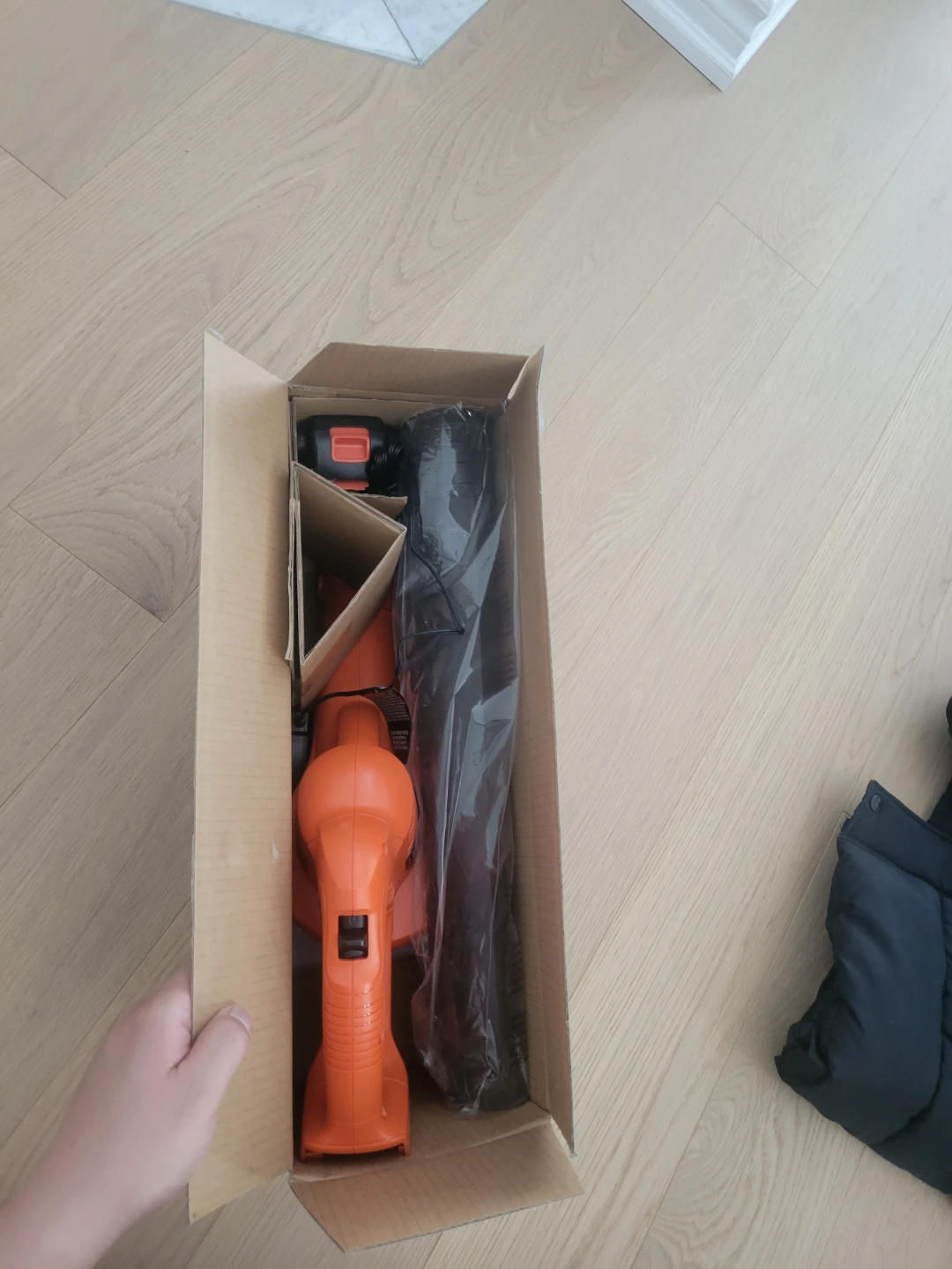 BLACK+DECKER 20V MAX Cordless Hard Surface Sweeper - photo 4