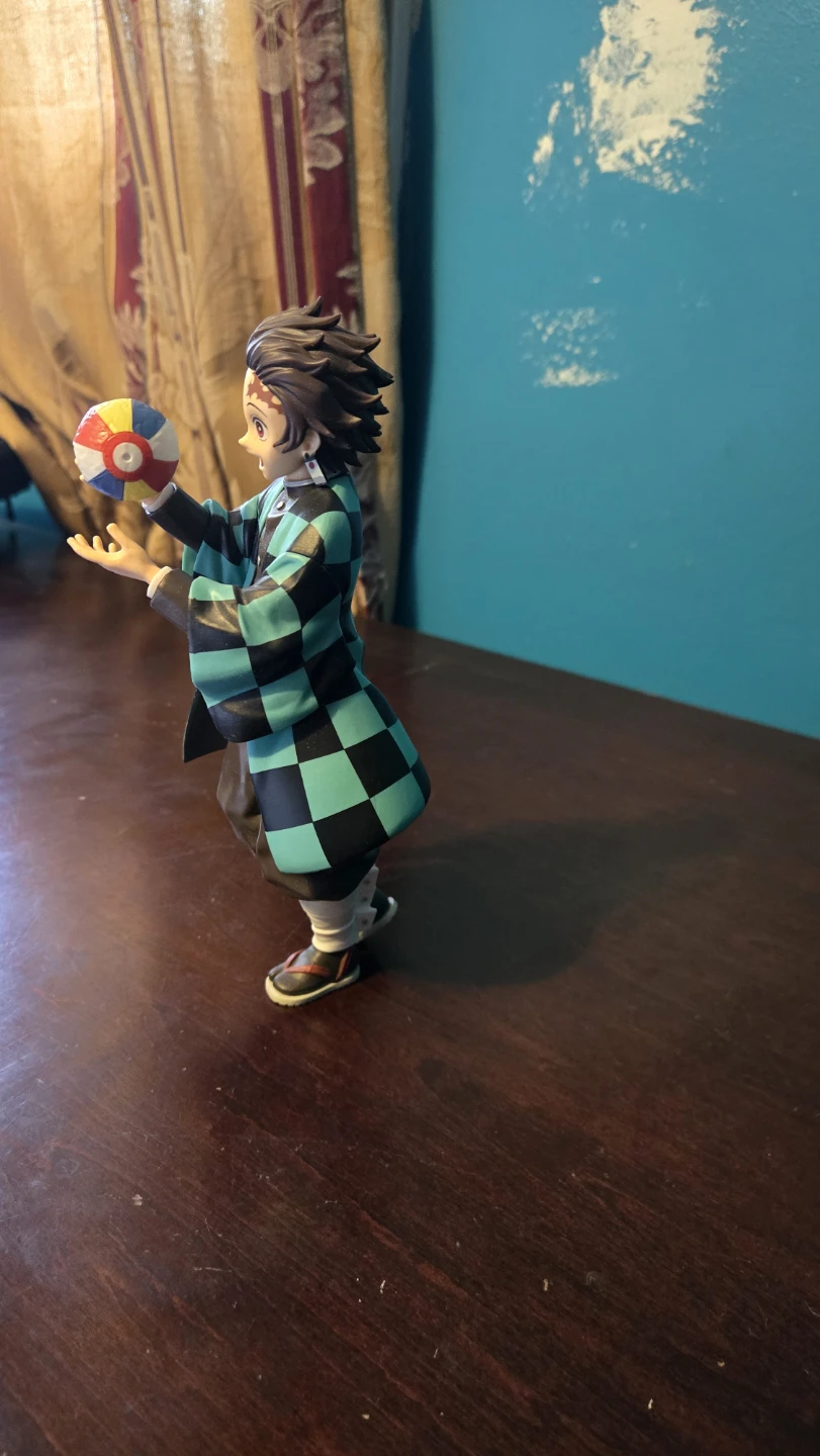 Demon Slayer Tanjiro Kamado Figure with Beach Ball - photo 2