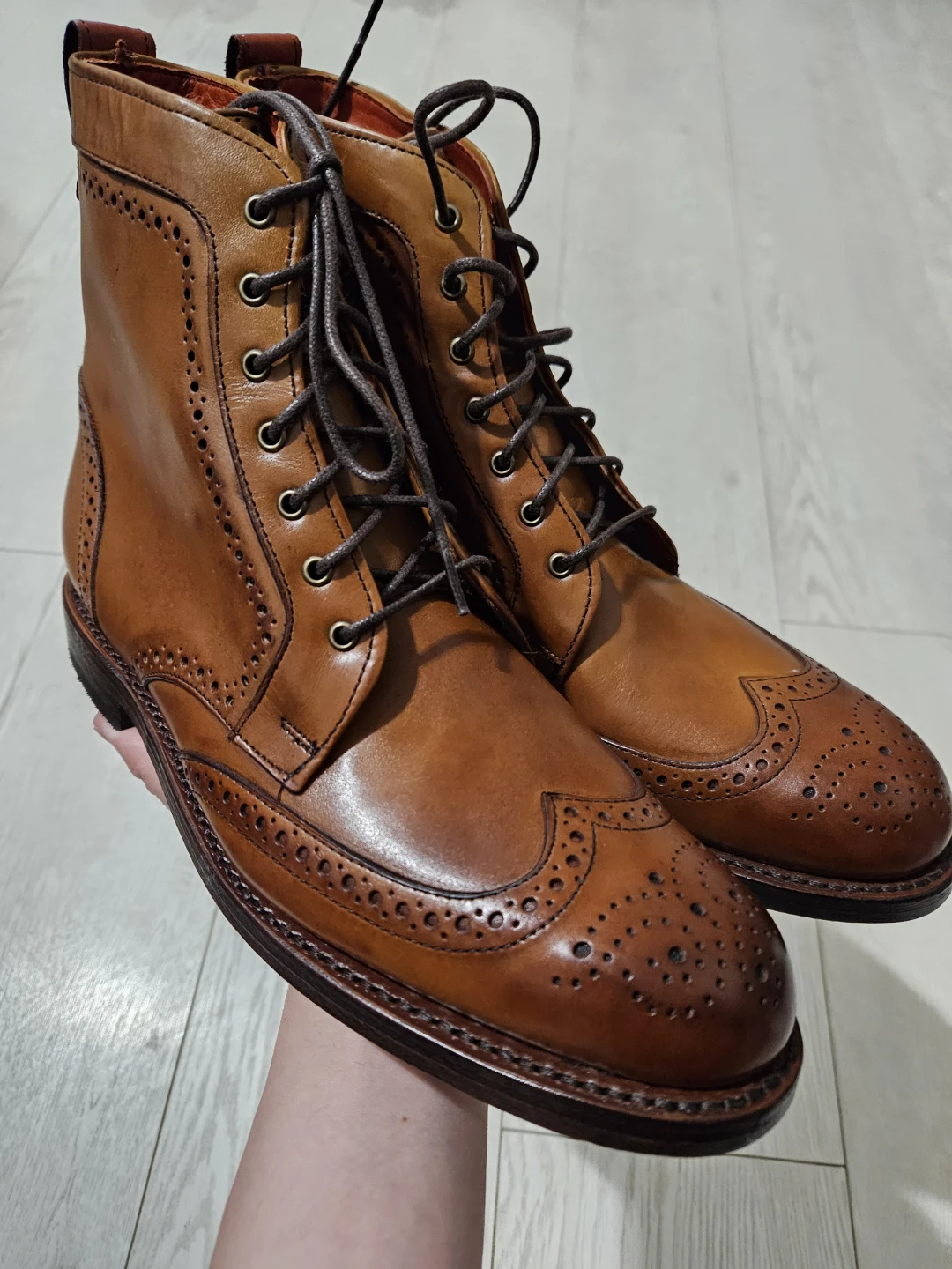 Brand New Allen Edmonds Dalton Boots - Walnut - Size 8 D - photo 2