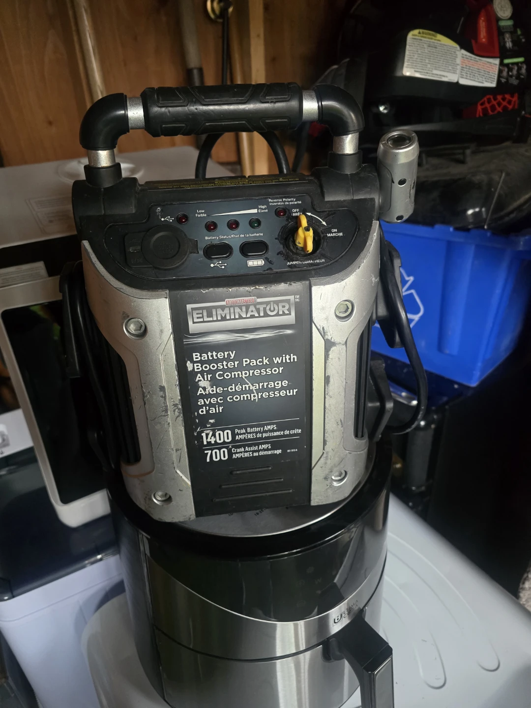 ⚽ Motomaster Eliminator Battery Booster Pack with Air Compressor