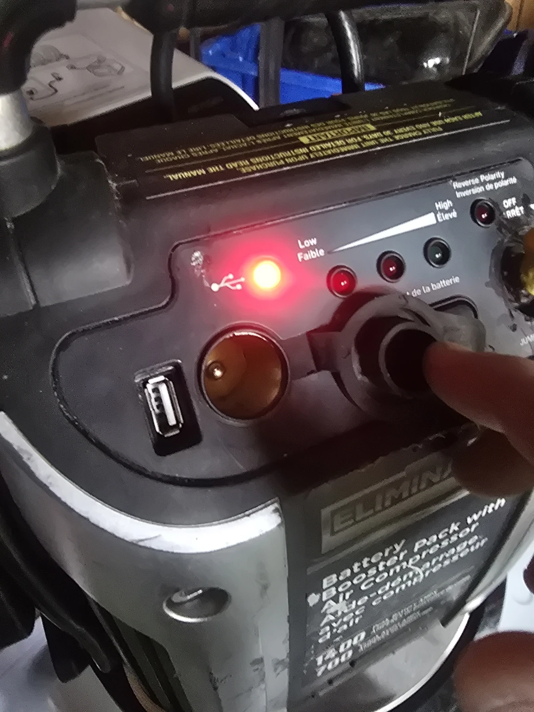 ⚽ Motomaster Eliminator Battery Booster Pack with Air Compressor - photo 5