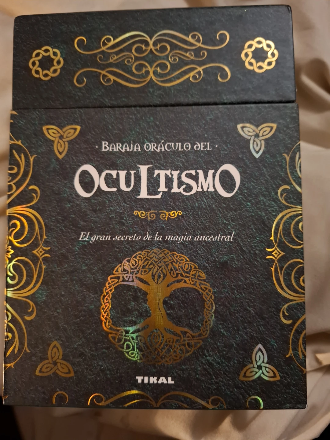 Ocultismo Oracle Deck and Book