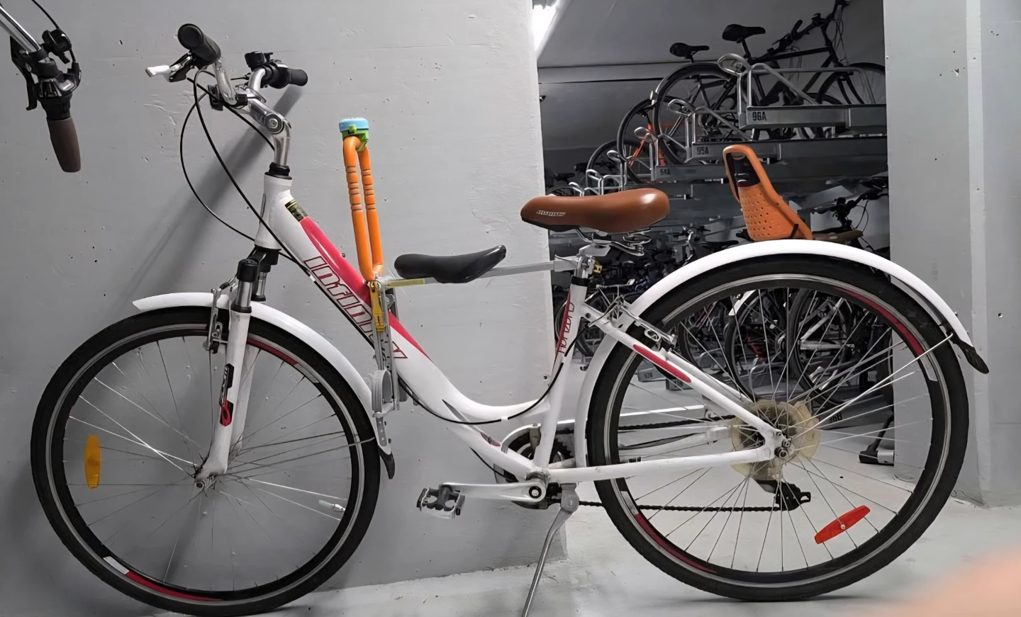 7 speed - 700c Woman's Bike with U-Rider kid's attachment - photo 3