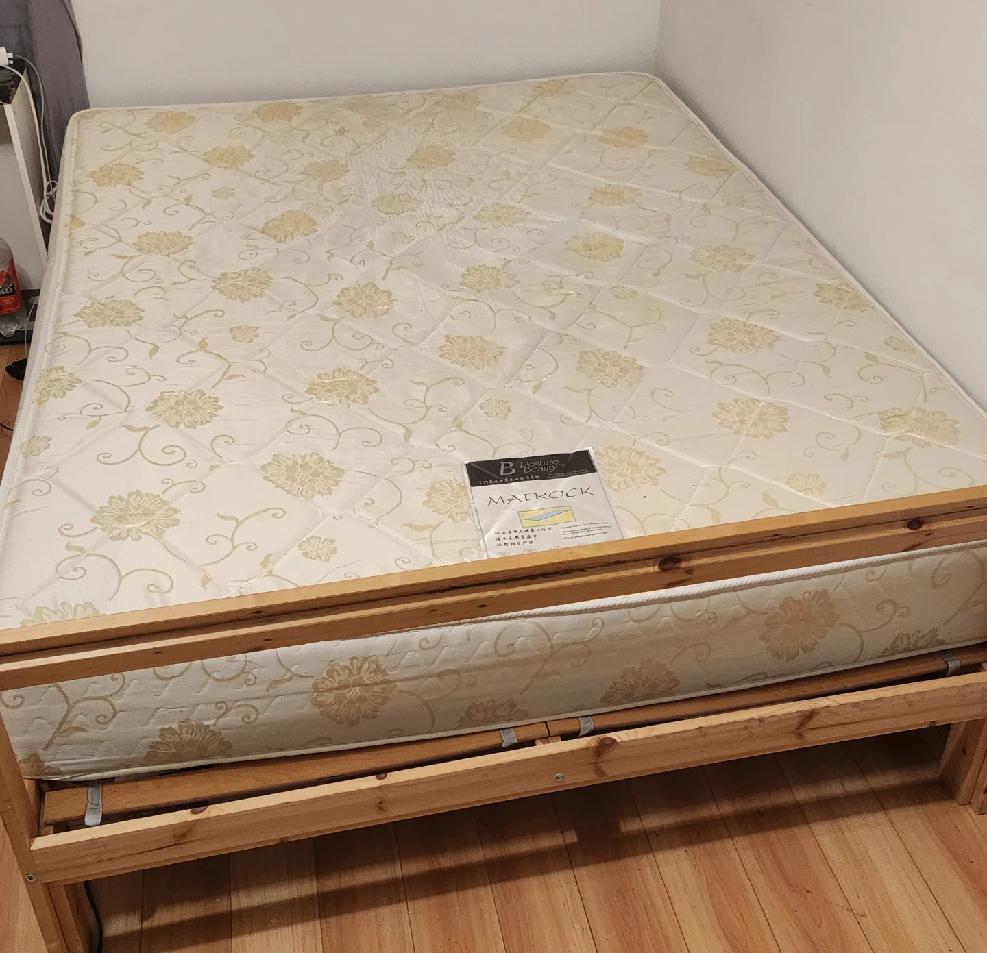 Wooden Bed + mattres - photo 2