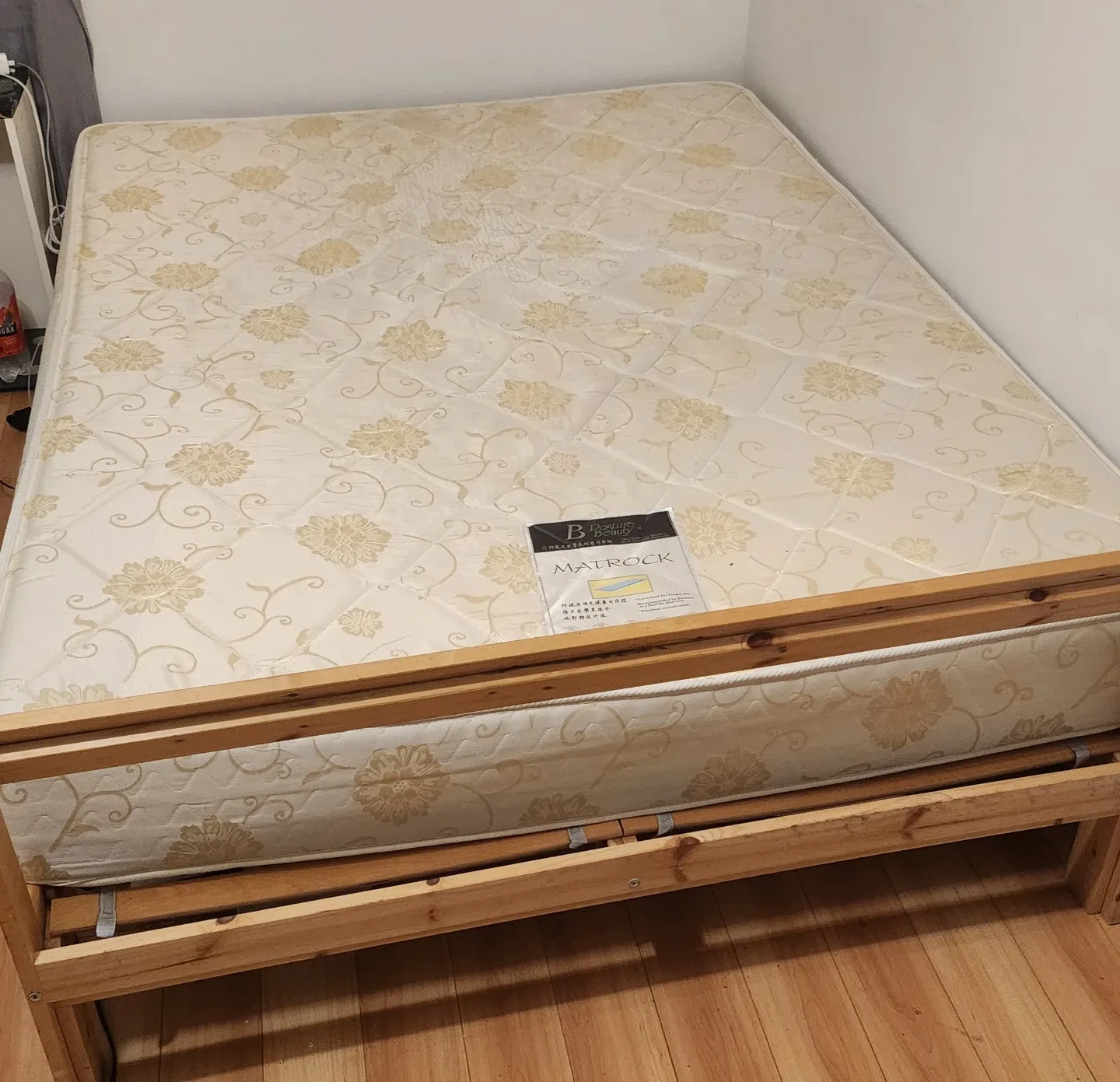 Wooden Bed + mattres - photo 2