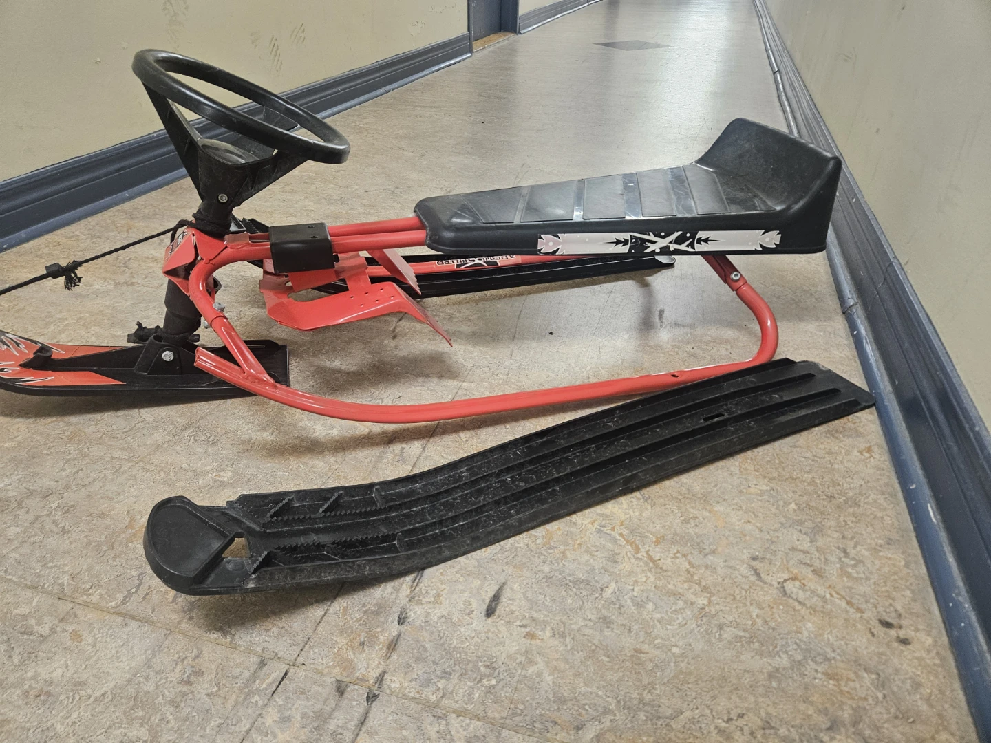 Arctic Slider Steering Snow Sled (Pick up only !!)