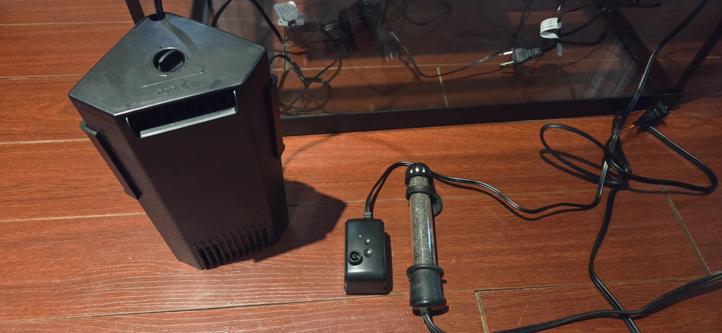 20 gallon Aquarium with Filter, pump and Heater - photo 2