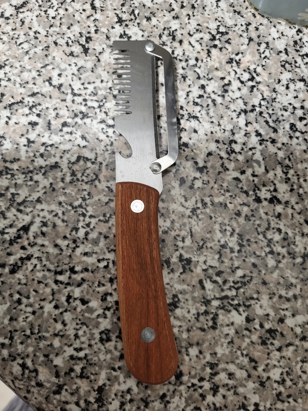 ⚽️ Multi-purpose Kitchen Peeler with bottle opener