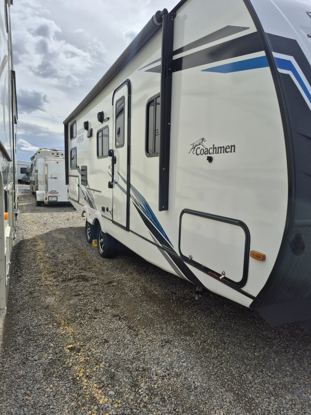 Coachmen Freedom Express Ultralite Edition Travel Trailer - photo 3