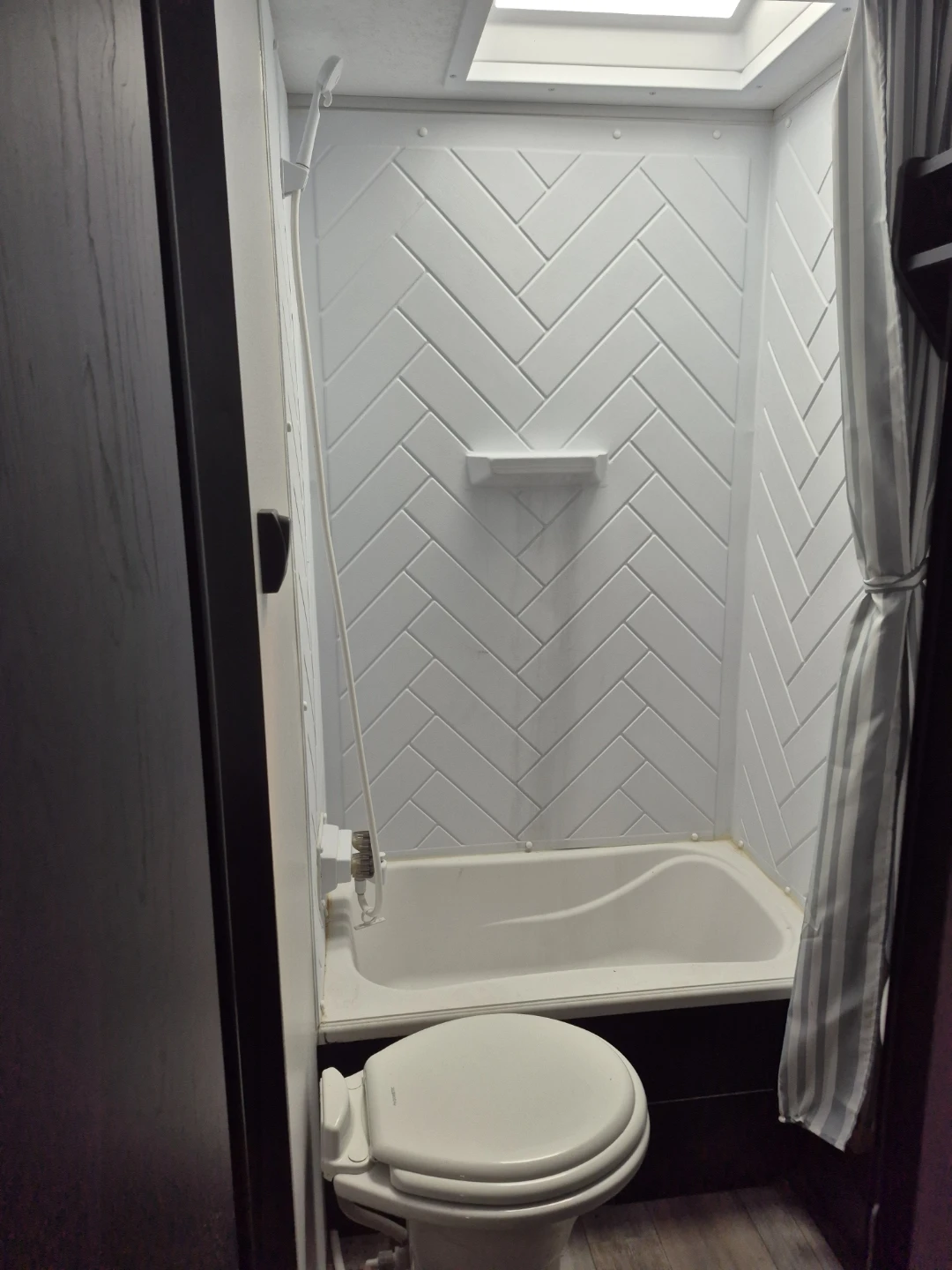 Coachmen Freedom Express Ultralite Edition Travel Trailer - photo 5