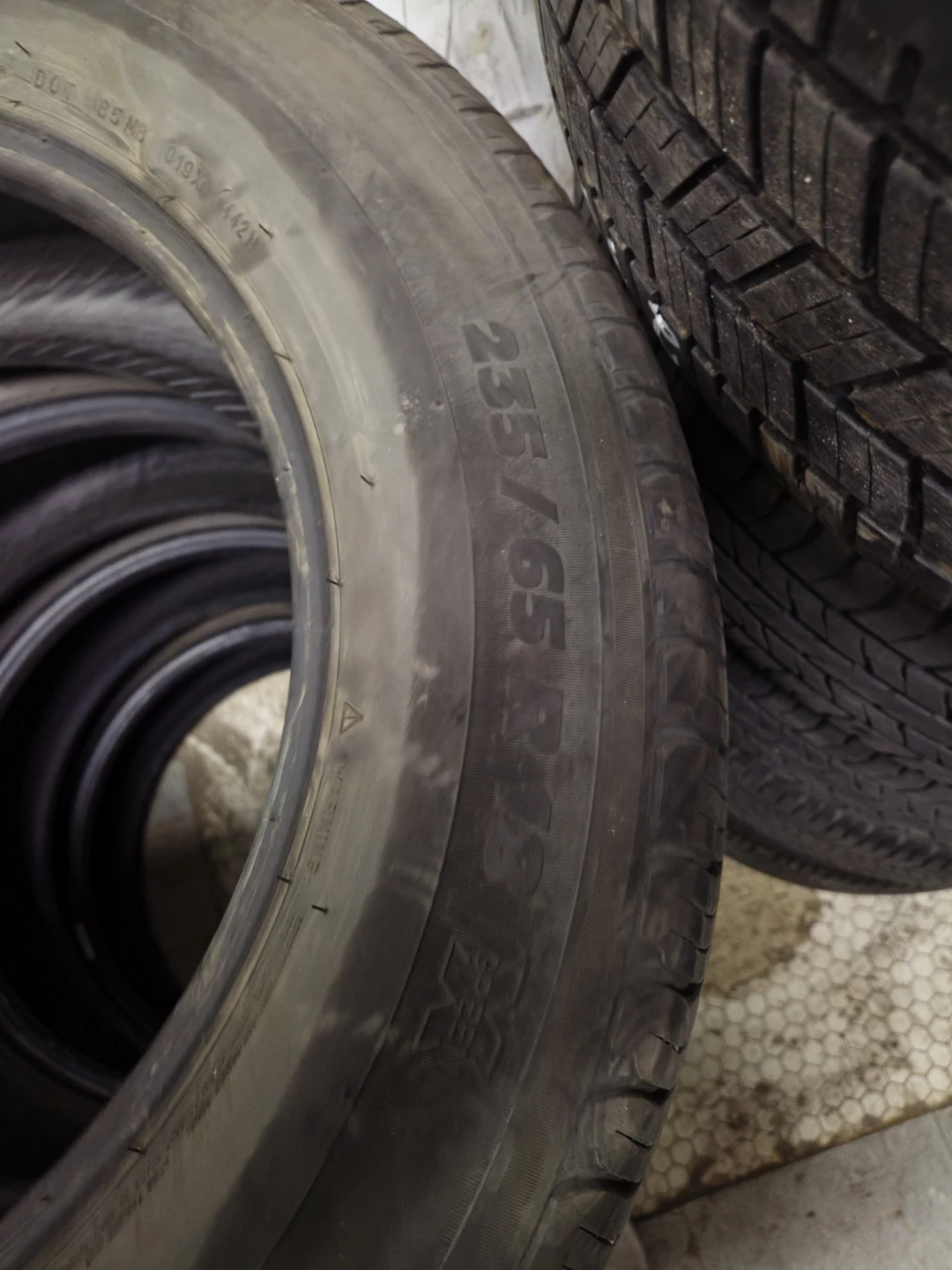 Michelin Latitude Tour Tires 235/65R18 - photo 2
