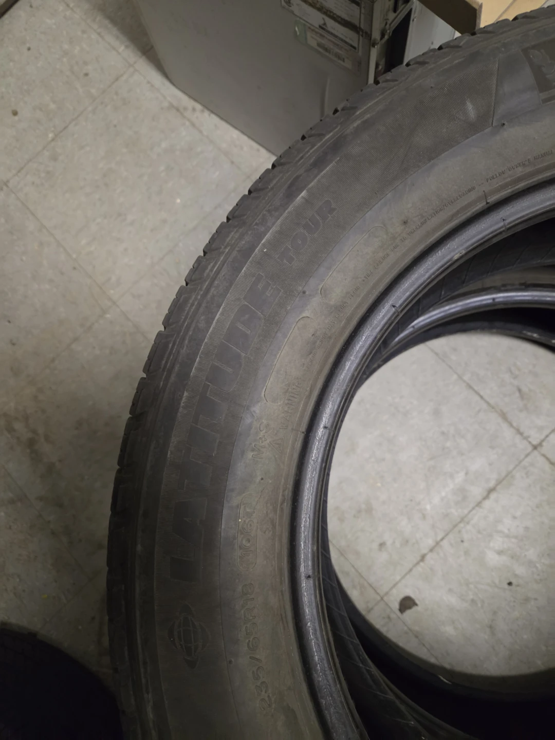 Michelin Latitude Tour Tires 235/65R18 - photo 4