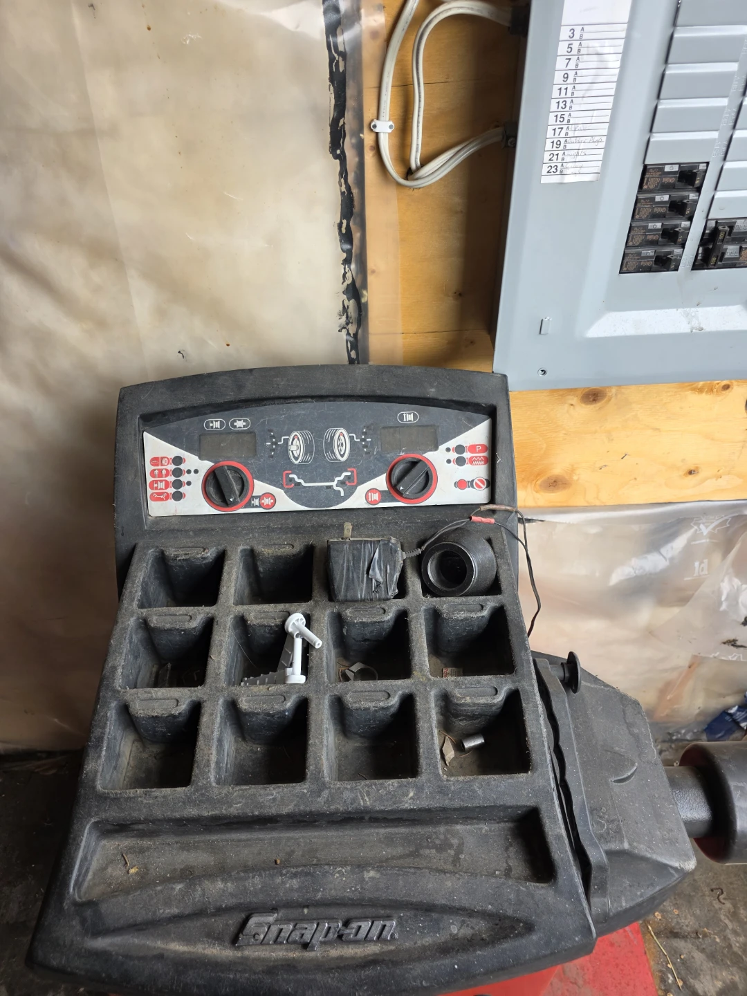 Snap-on Wheel Balancer - photo 2