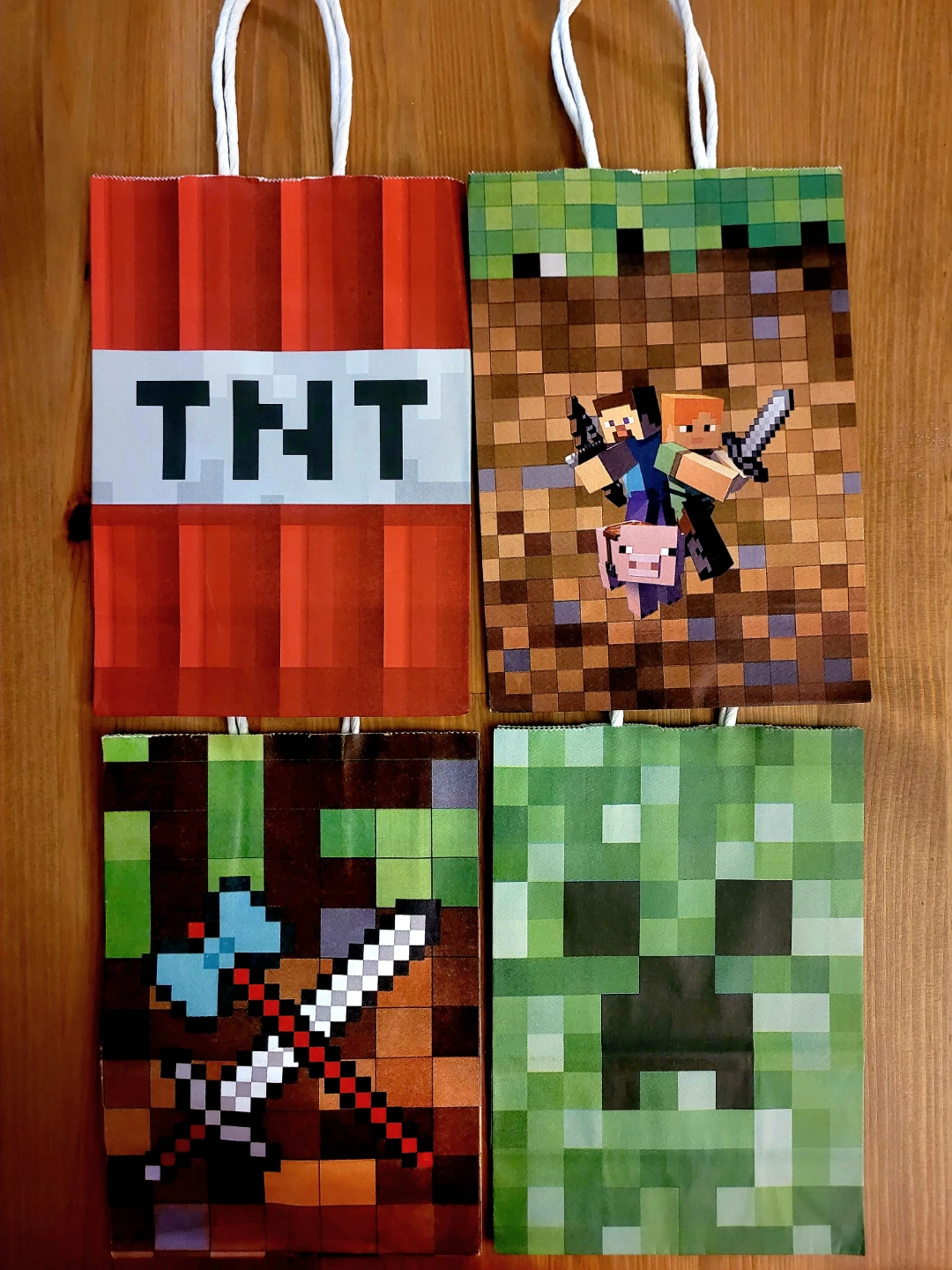 Minecraft Party Supplies - Gift Bags, Banner & Tablecloth