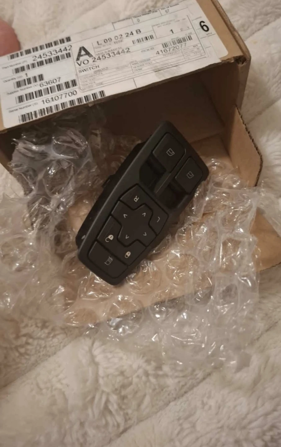 Volvo Trucks OEM Switch Part #24533442 New in Box - photo 2