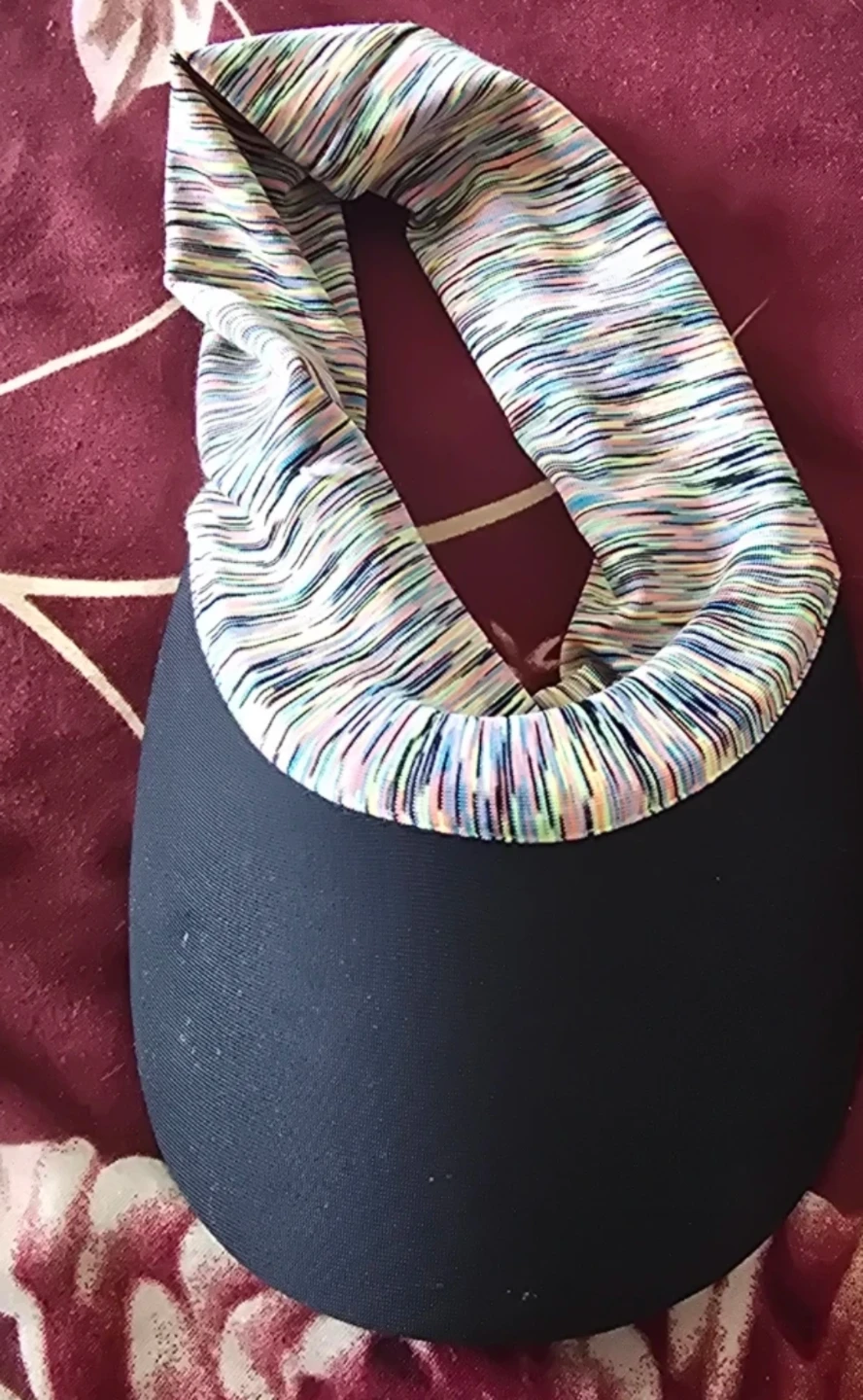 Multi-coloured Striped Visor⚽