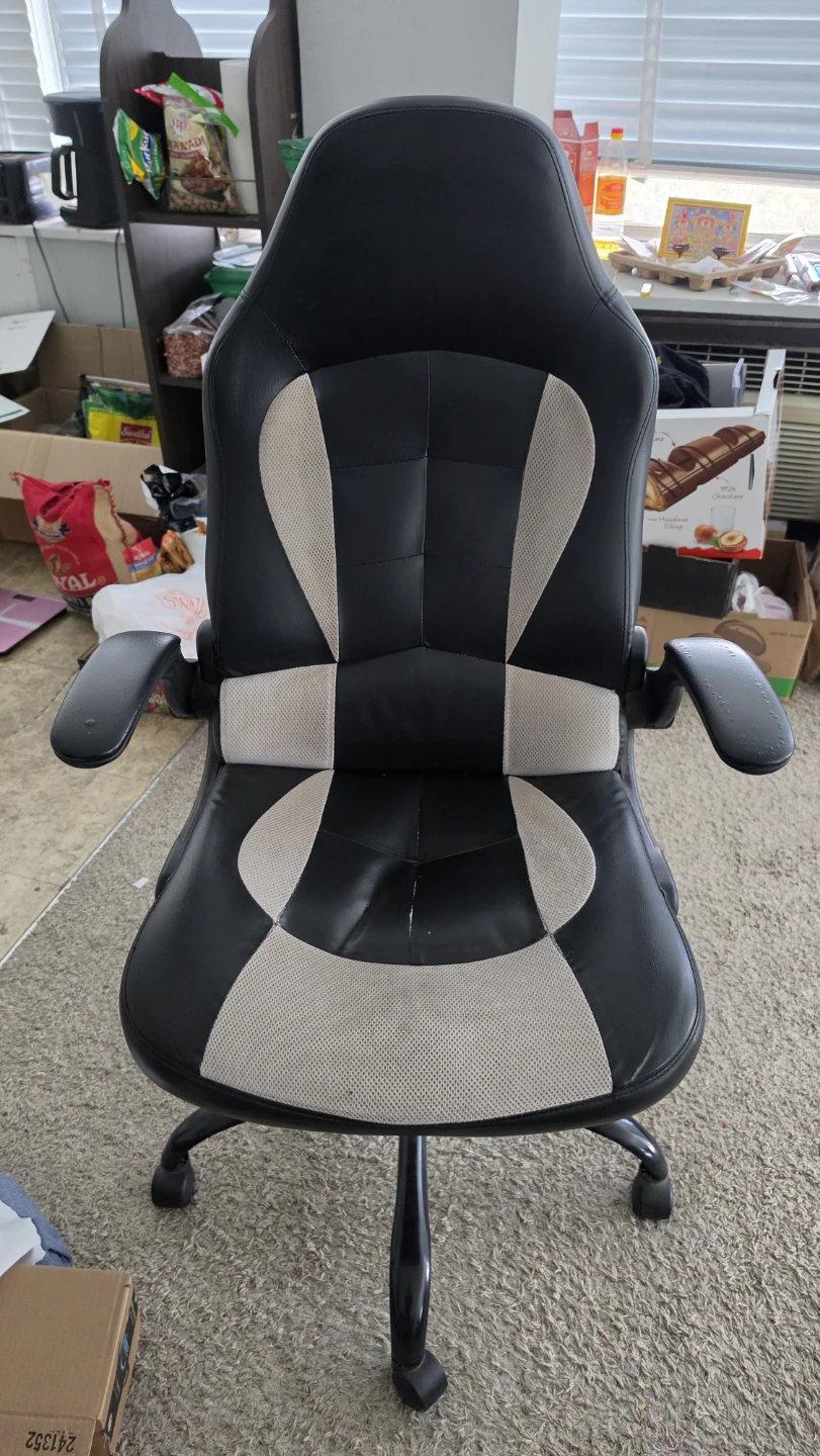 Table desk , gaming chair and a monitor. - photo 3
