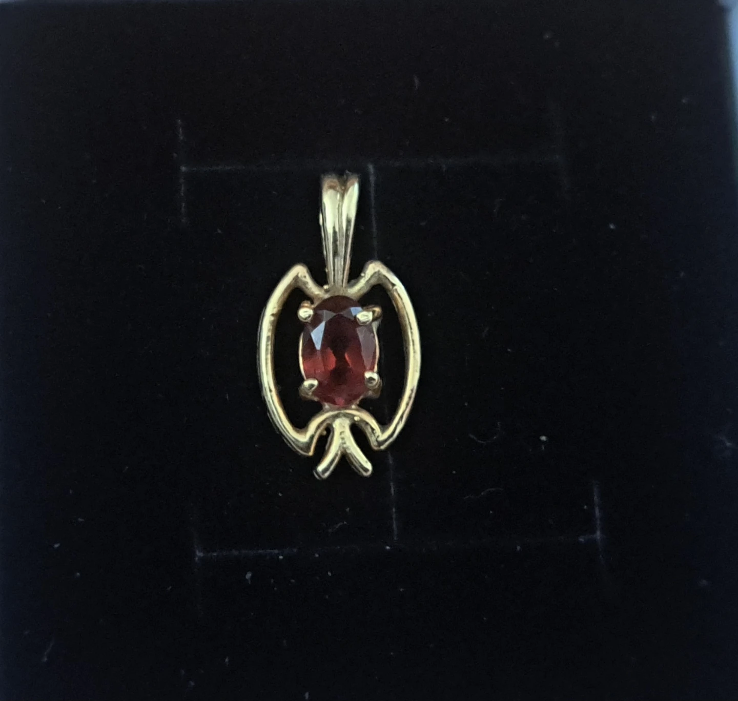 10k Gold pendant w/ garnet