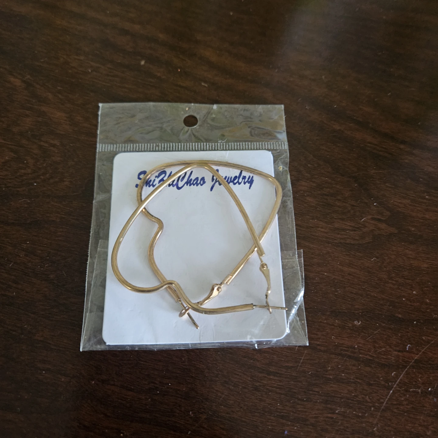 New Shi Kai Chao Heart Hoop Earrings Gold