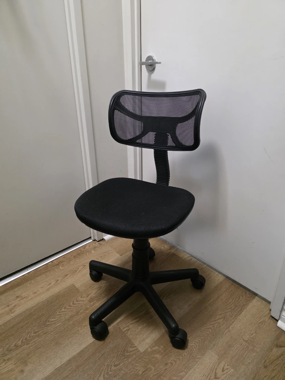 Black Mesh Office Chair - photo 3