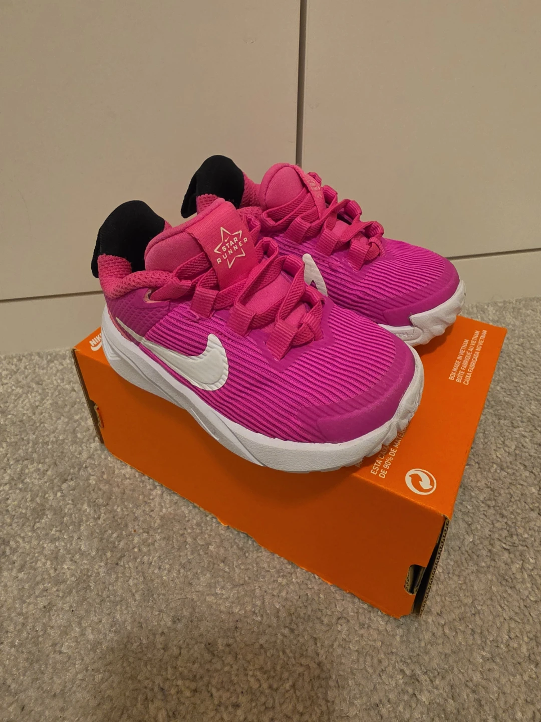Size 4C Nike Star Runner Kids Shoes Pink - photo 2