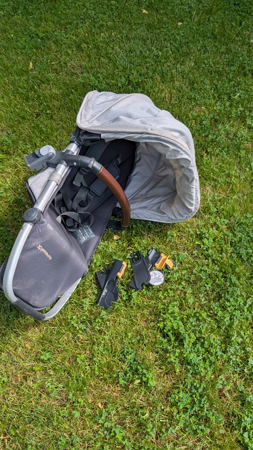 UPPAbaby RumbleSeat V2 rumble seat with bottom adamoter