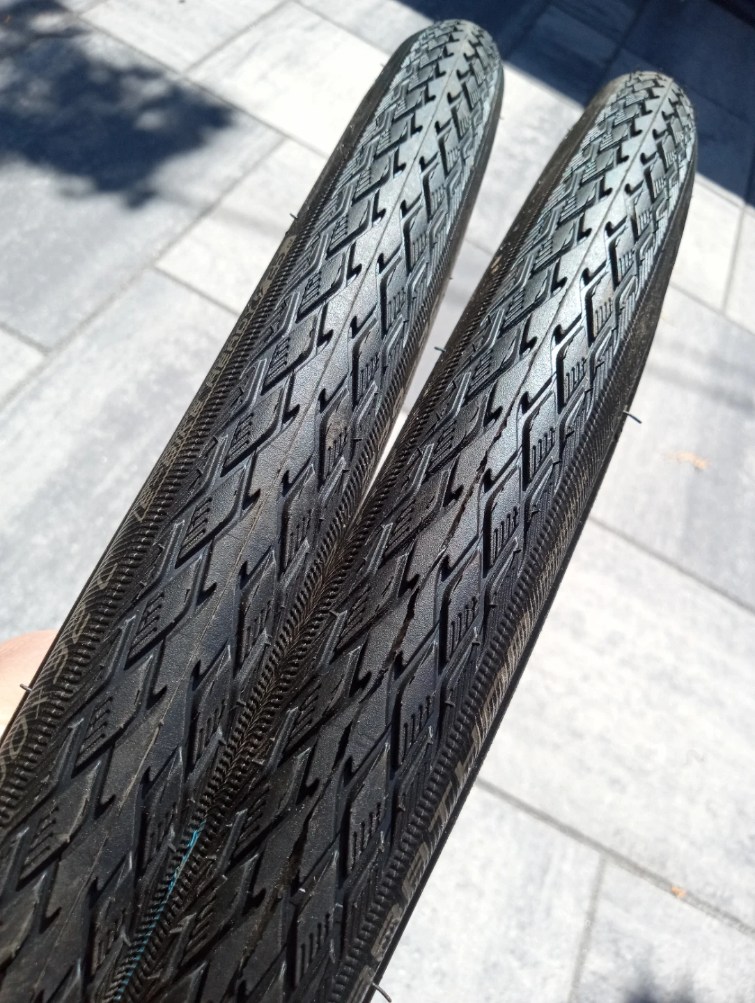 700x32c 28x1.25 Schwalbe Marathon Tires (2x) - photo 2