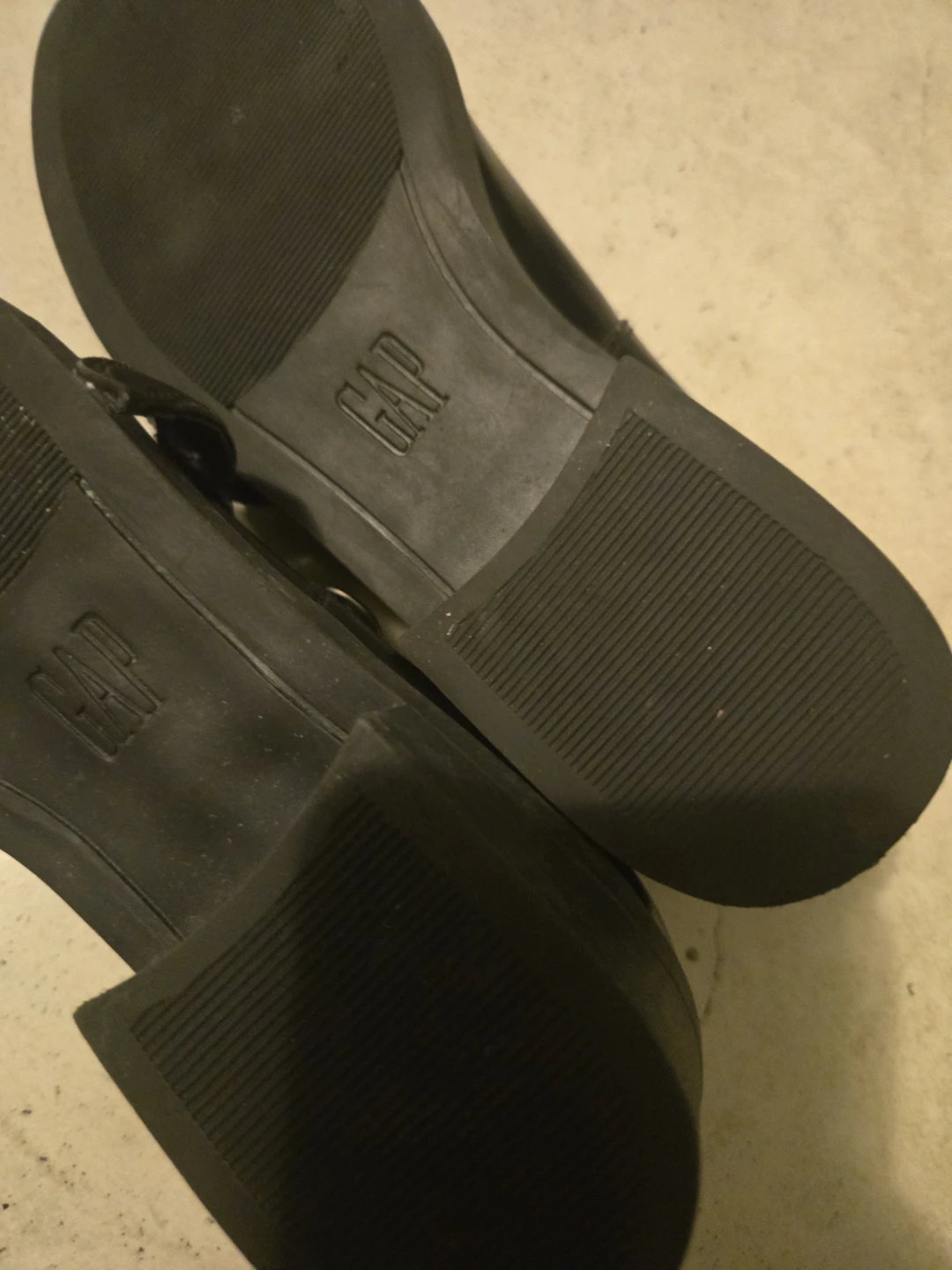 Like-New Vintage GAP Black Mary Jane Shoes - photo 3