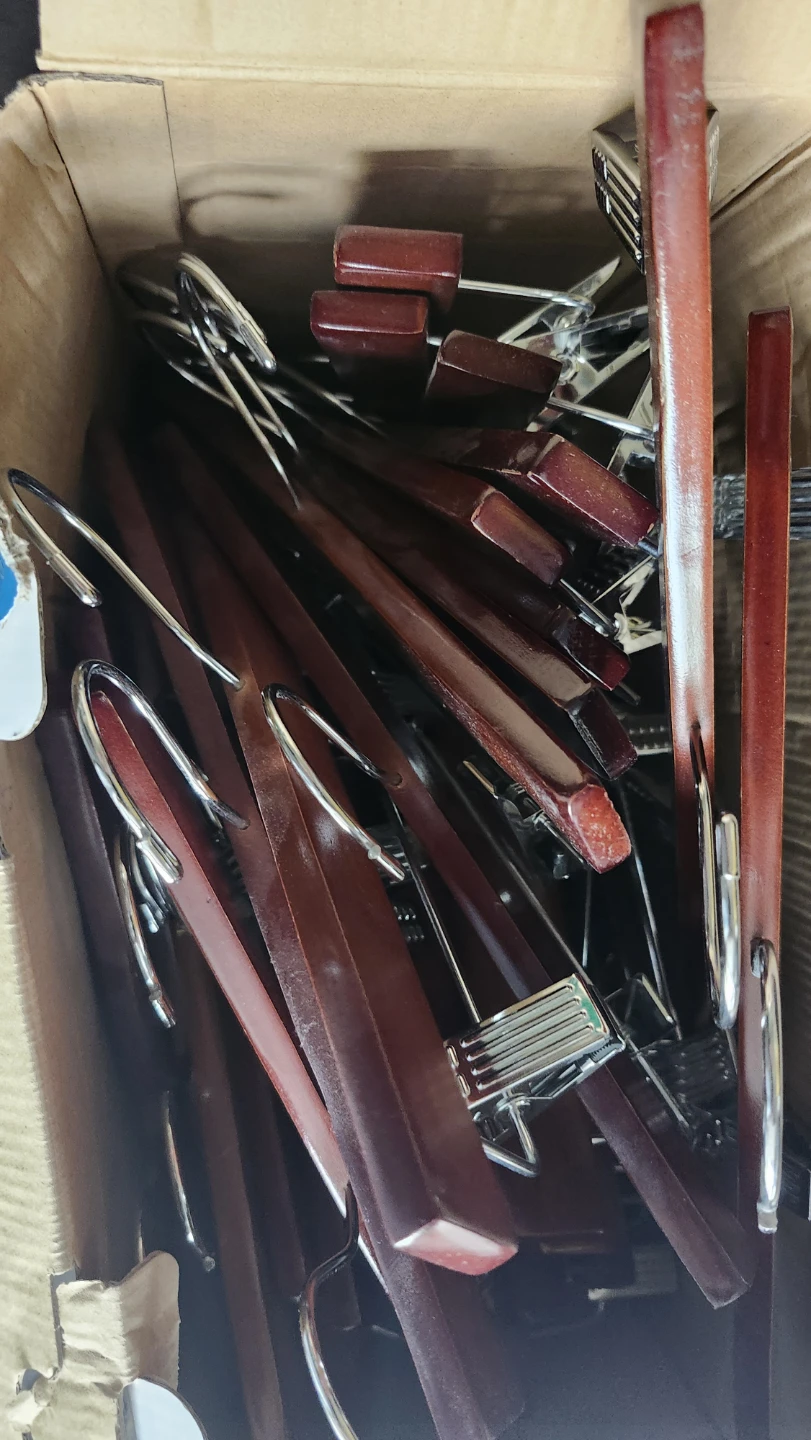 Wooden Suit Hangers with Clips - photo 3