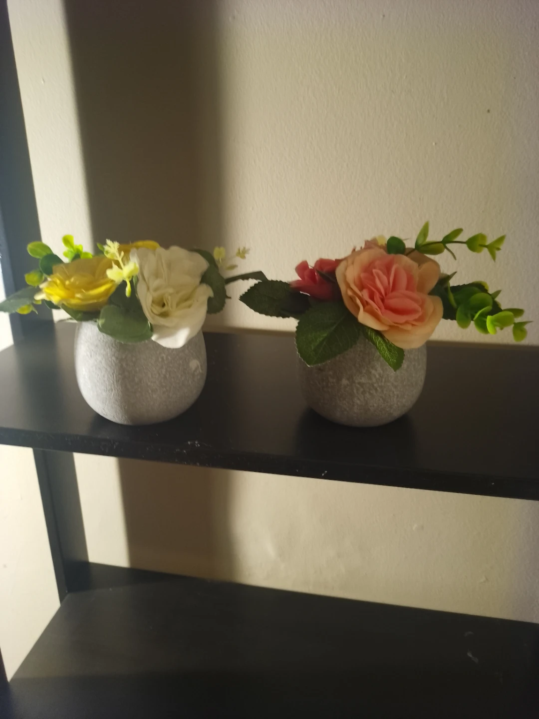 Set of 2 Artificial Flower Arrangements in Pots - photo 2