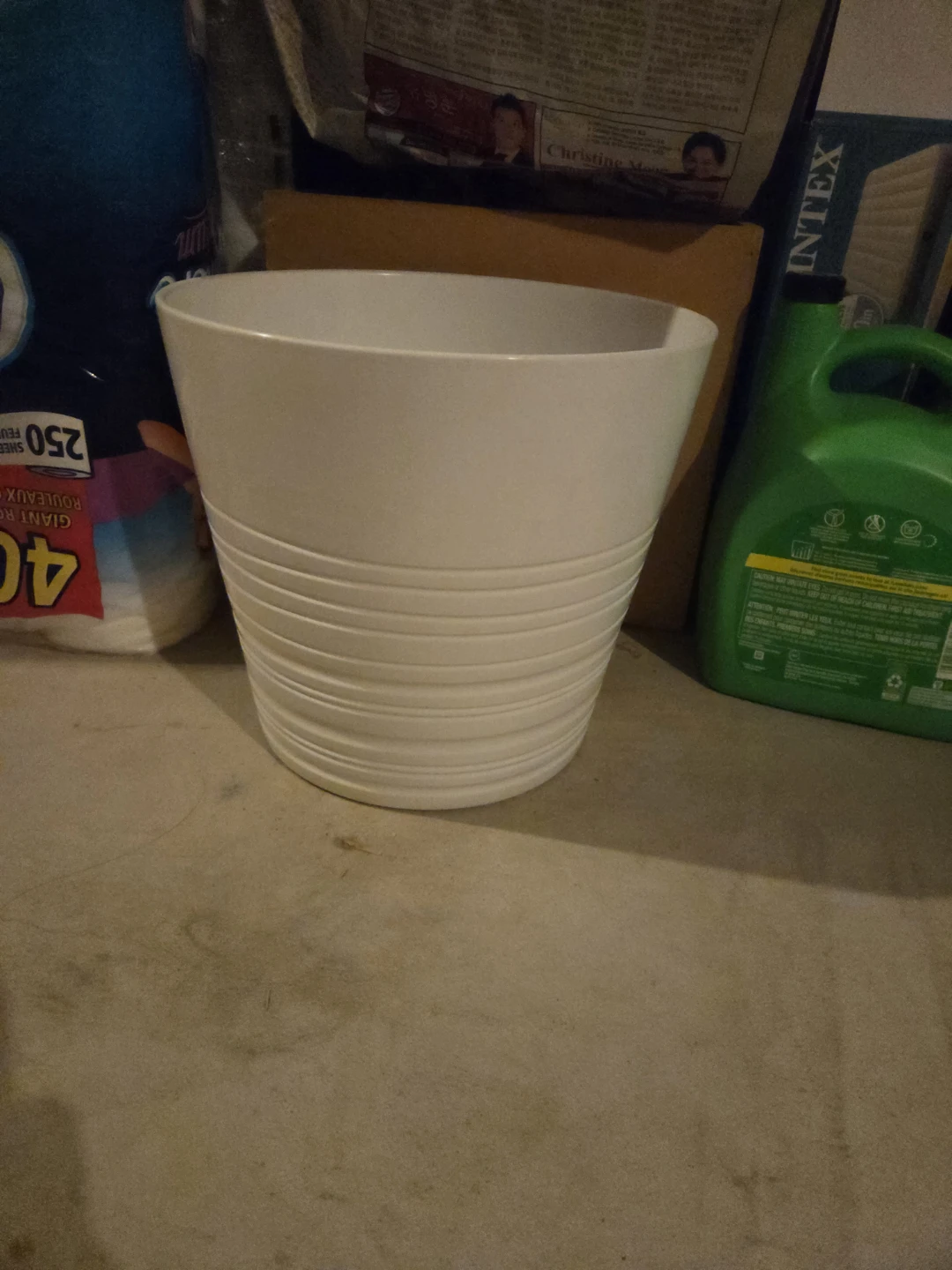 White ceramic Pot ⚽️