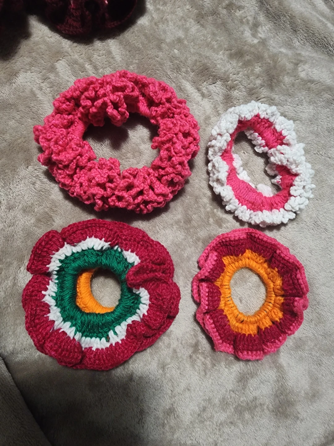 Handmade Crochet Scrunchie Set - photo 2