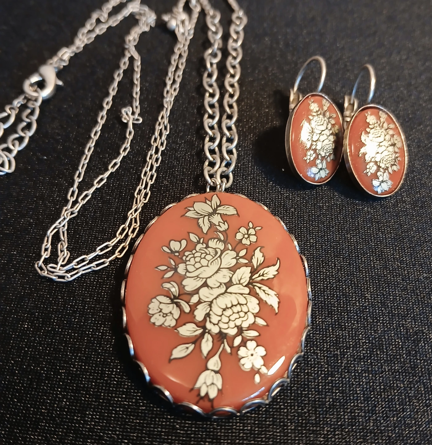 Floral Pendant Necklace and Earrings Set