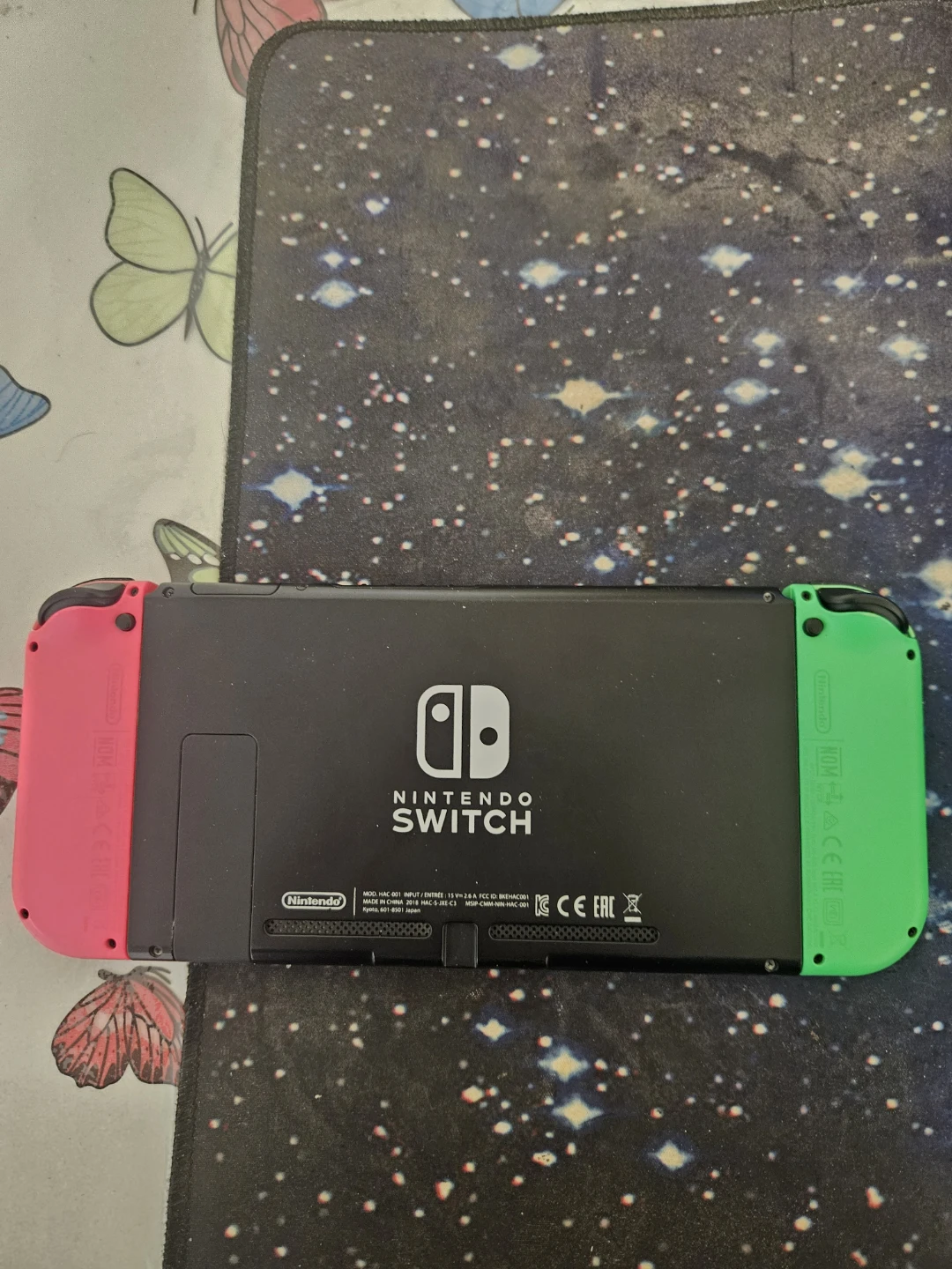Nintendo switch + 5 physical games + 3 controllers - photo 2