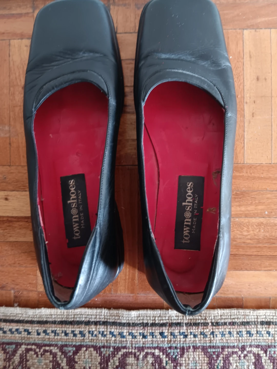 Town Shoes Women's Black Leather Loafers