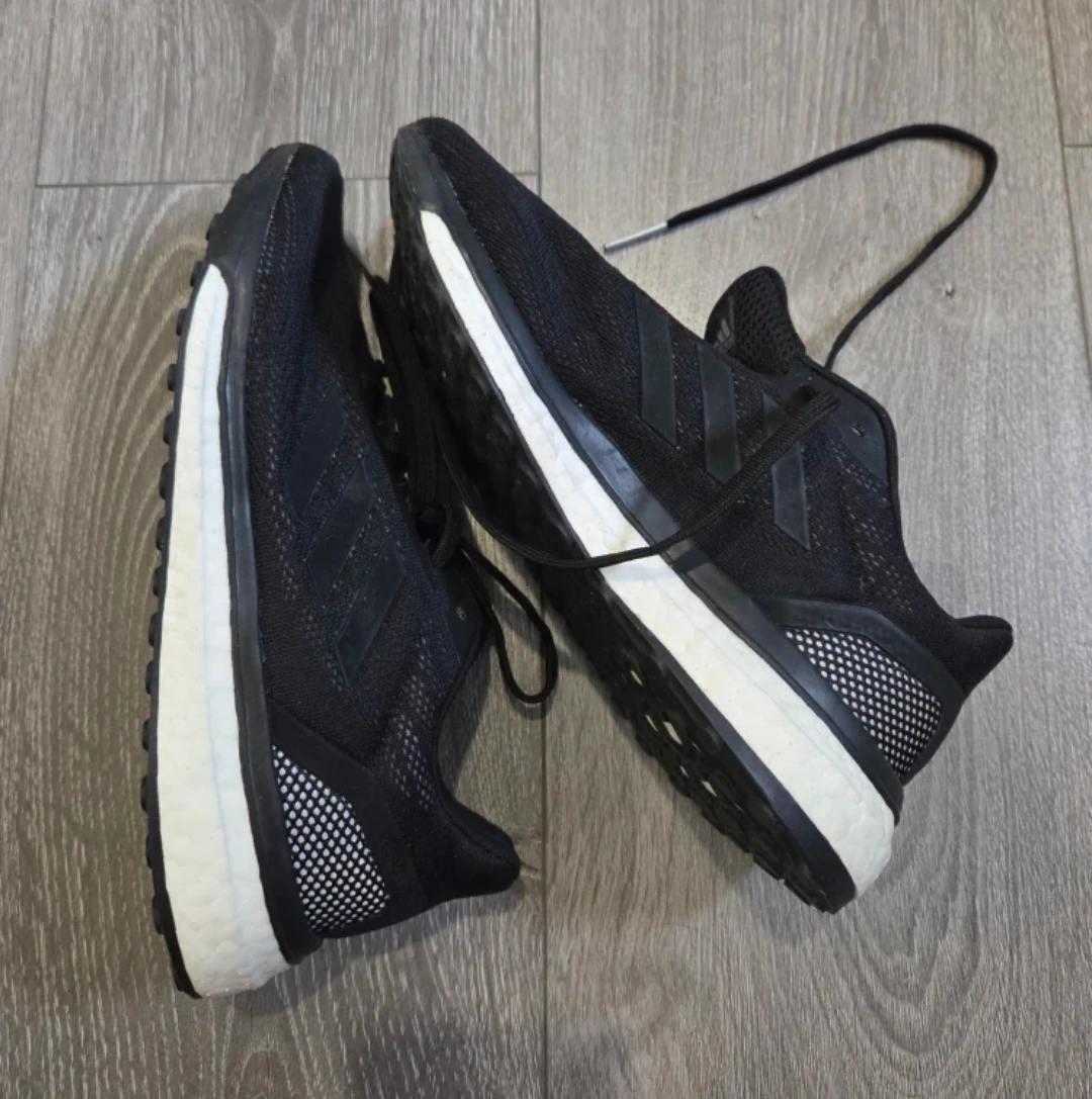 Women'd Adidas Running Shoes size 6 - photo 4
