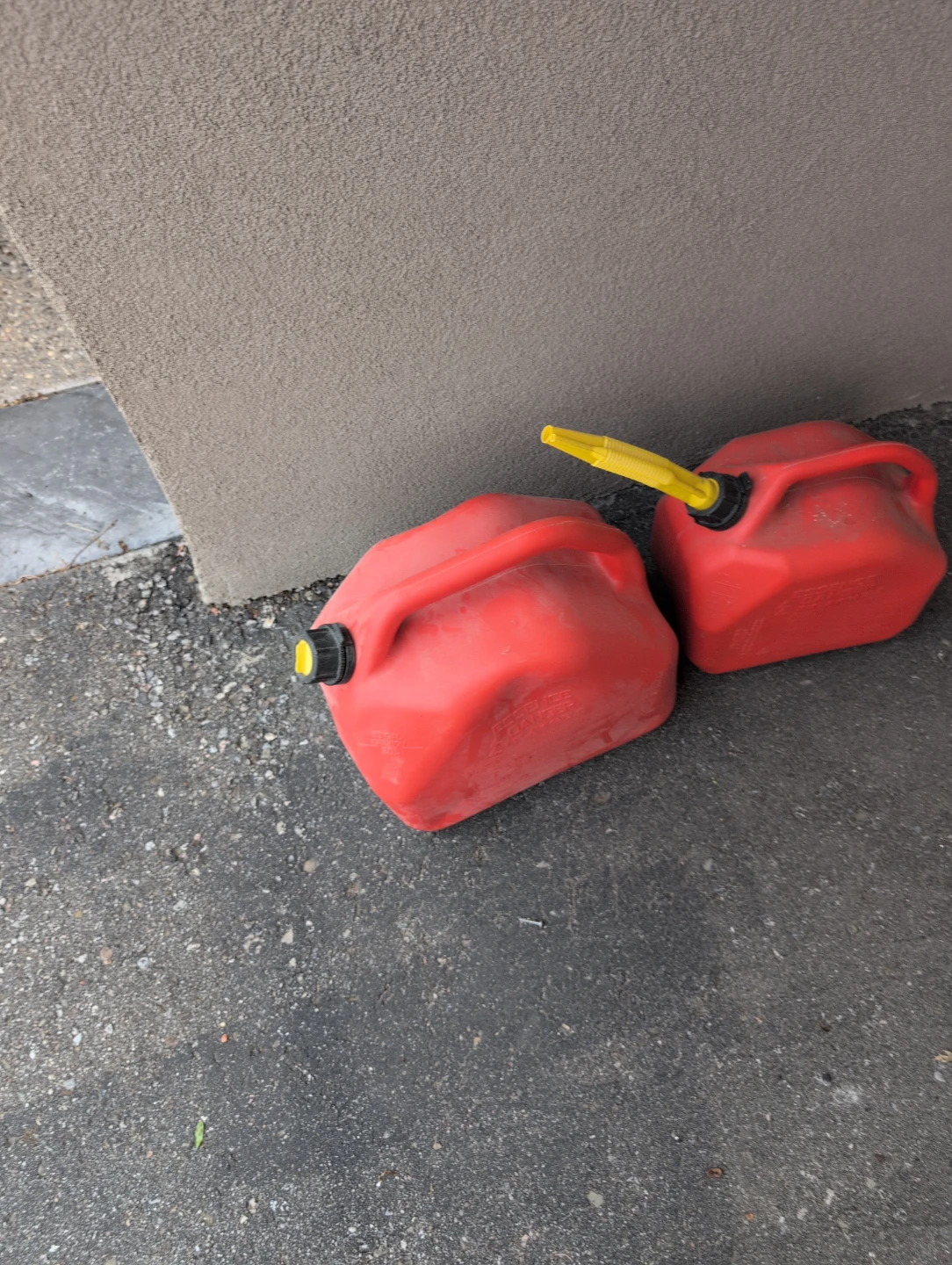 Red 10 or 20 -litre Gas Can - photo 2