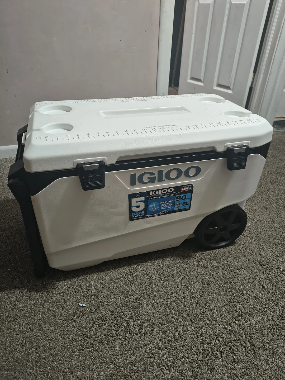 Igloo Latitude 90 Roller Cooler