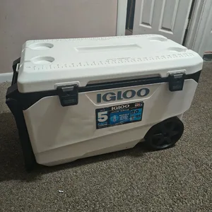 Igloo Latitude 90 Roller Cooler