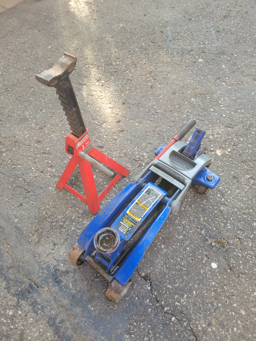 2Ton Hydraulic Floor Jack ,2 Ton Axle Stand - photo 2