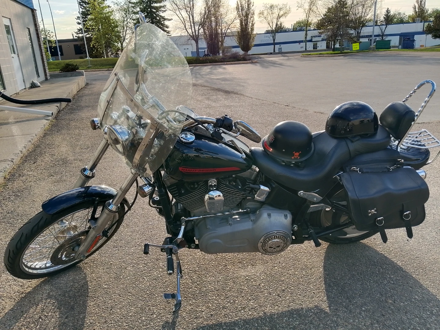 Harley-Davidson Motorcycle with Saddlebags - photo 2
