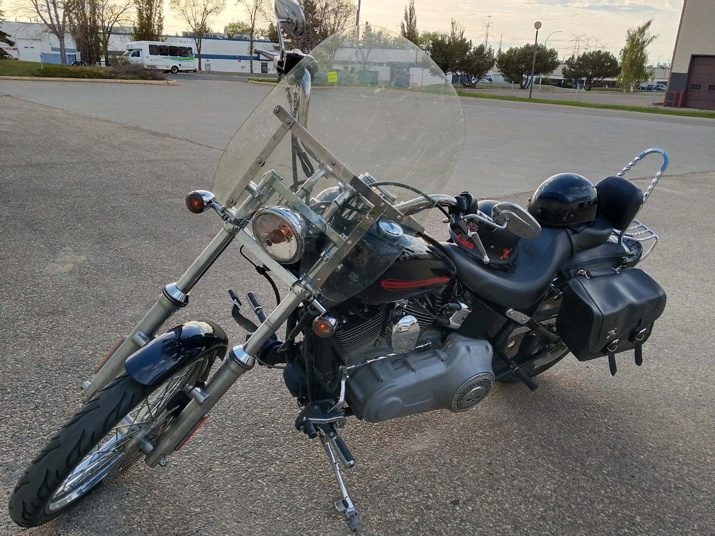Harley-Davidson Motorcycle with Saddlebags - photo 3