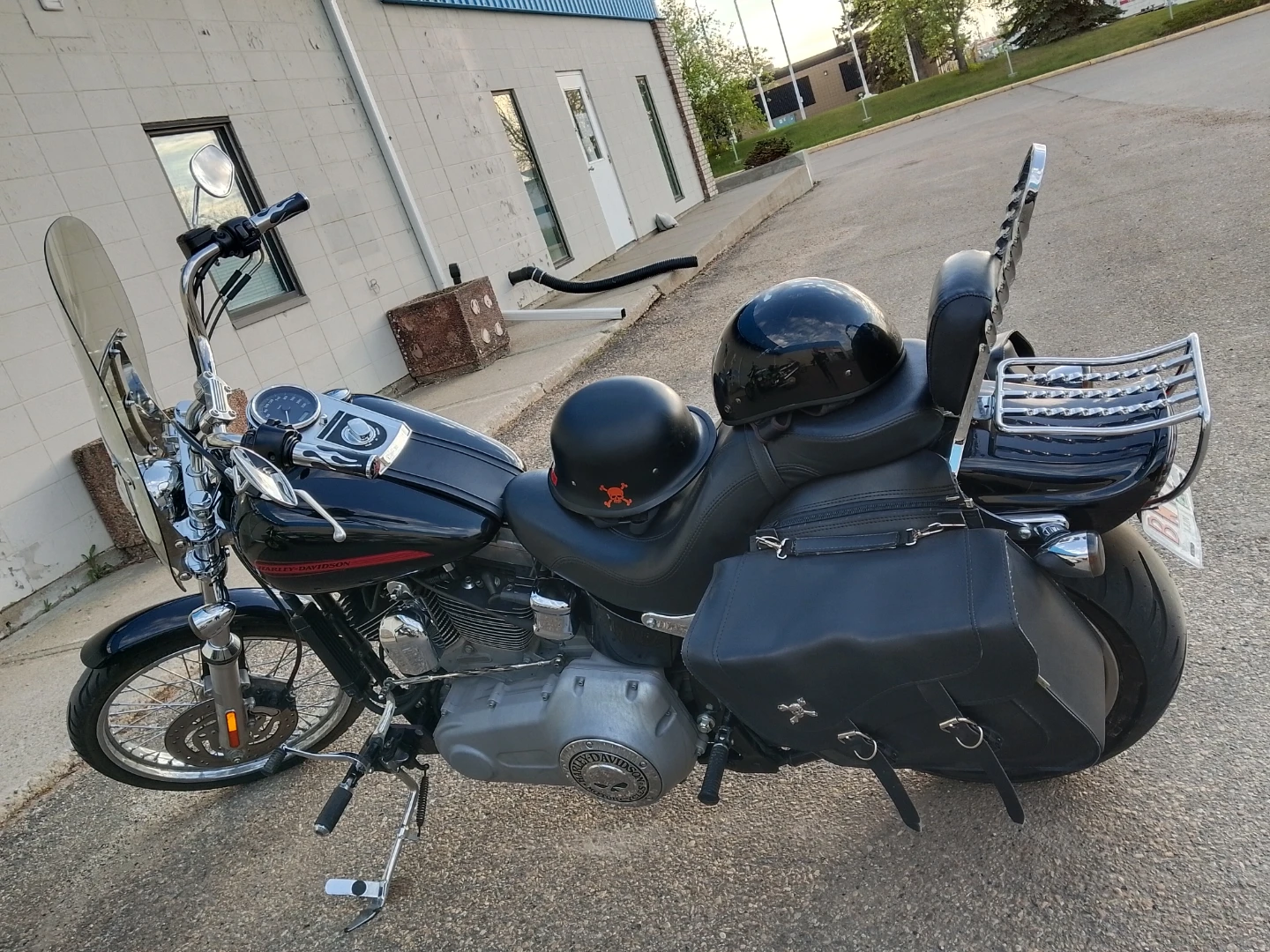 Harley-Davidson Motorcycle with Saddlebags - photo 4