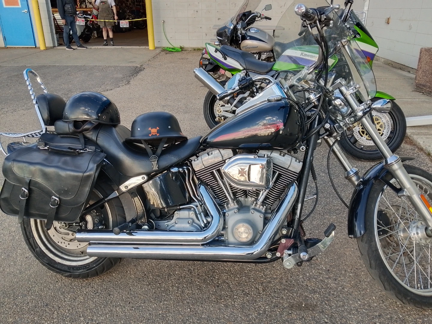 Harley-Davidson Motorcycle with Saddlebags - photo 5