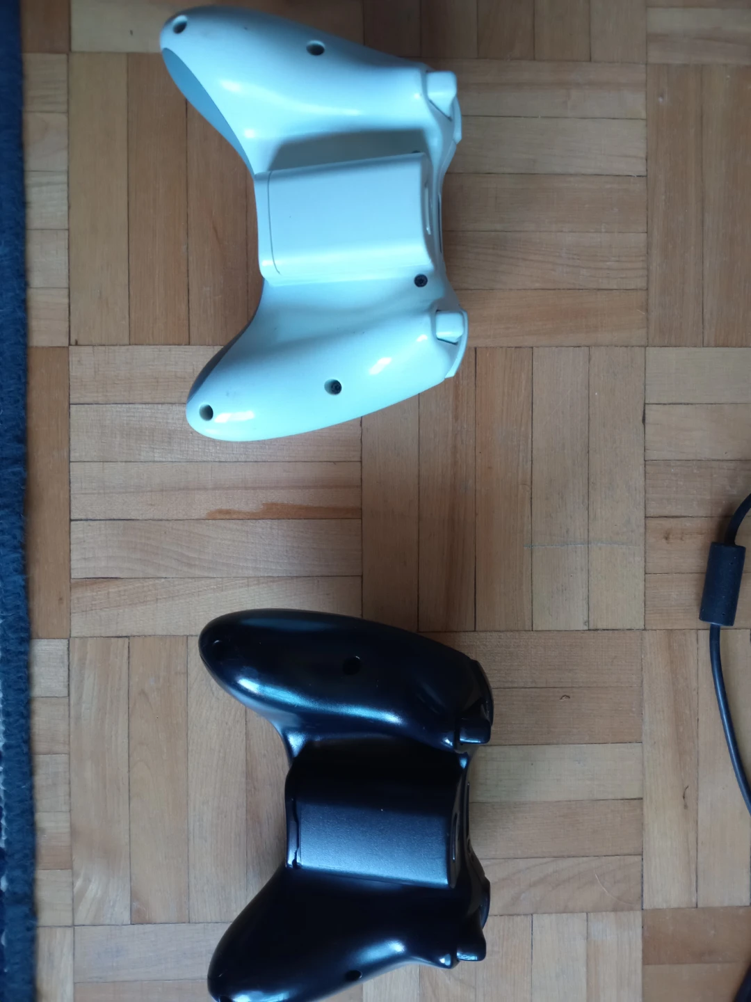 Xbox 360 Controllers (2) - photo 2